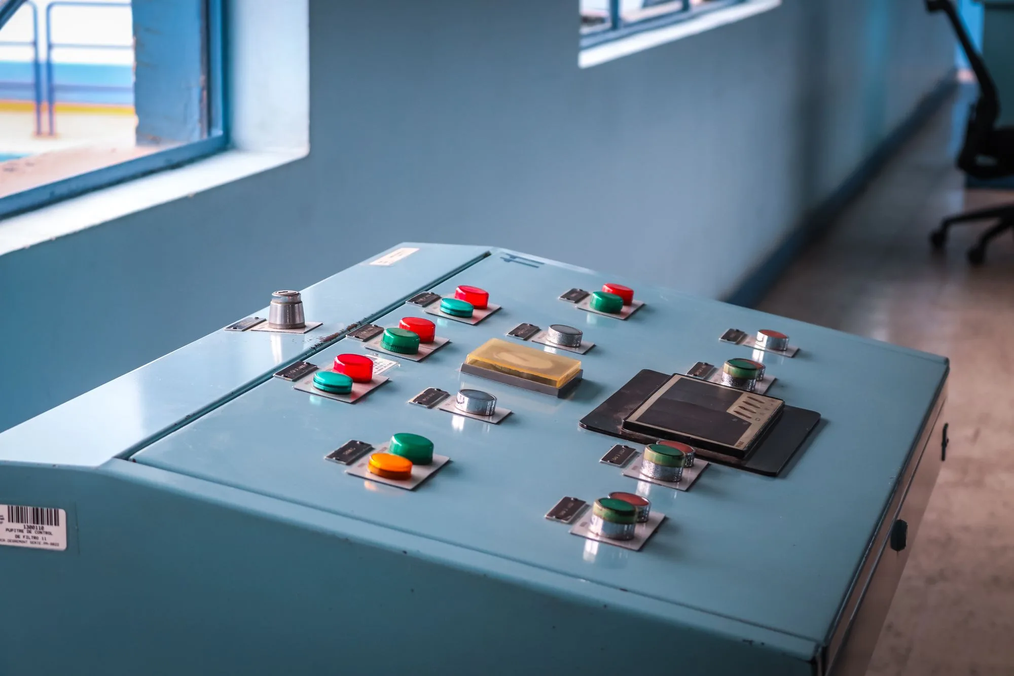 An industrial control panel with status pushbuttons and indicators.